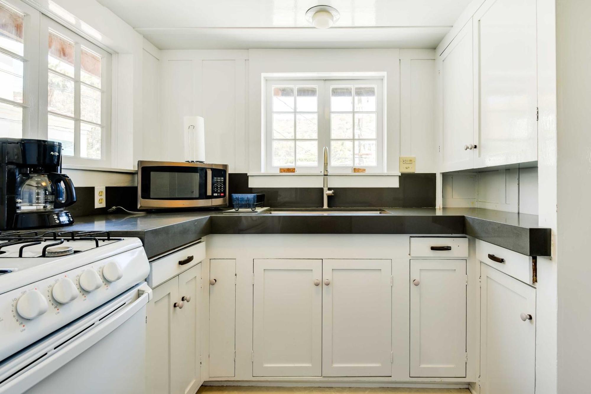 Charming Catalina Gem With Deck Walk To The Beach! Авалон Екстериор снимка