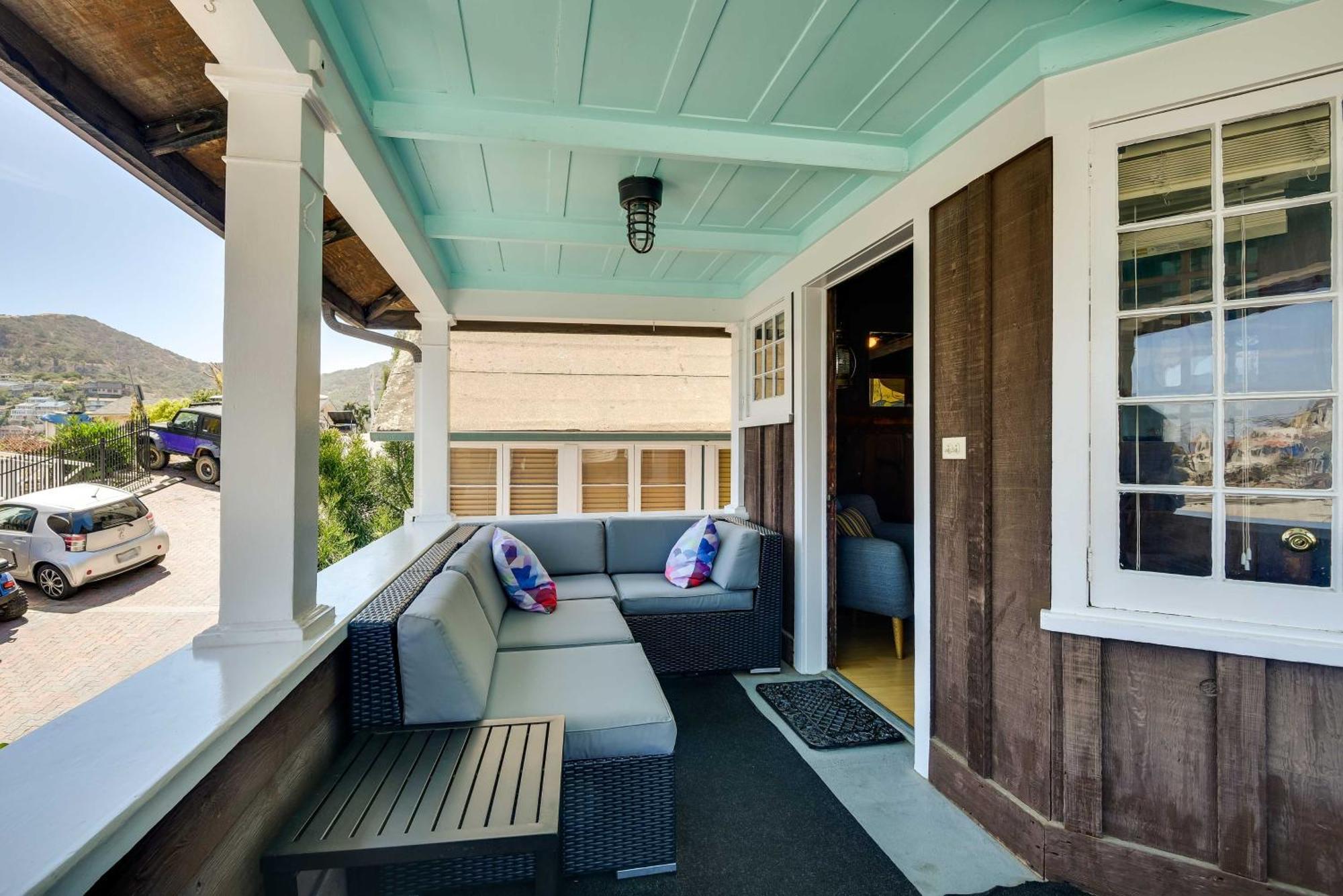 Charming Catalina Gem With Deck Walk To The Beach! Авалон Екстериор снимка