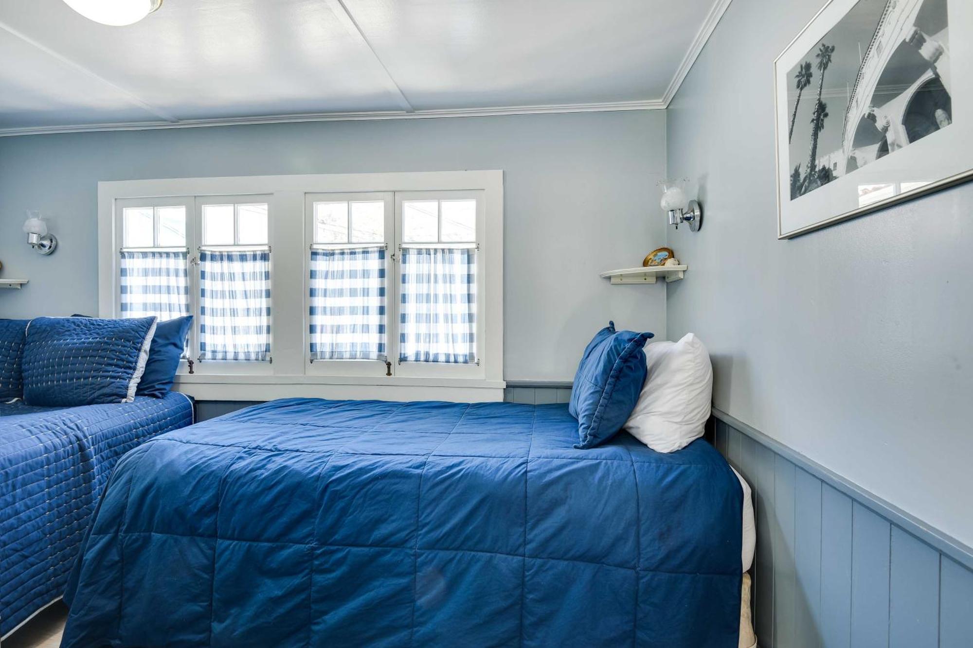 Charming Catalina Gem With Deck Walk To The Beach! Авалон Екстериор снимка