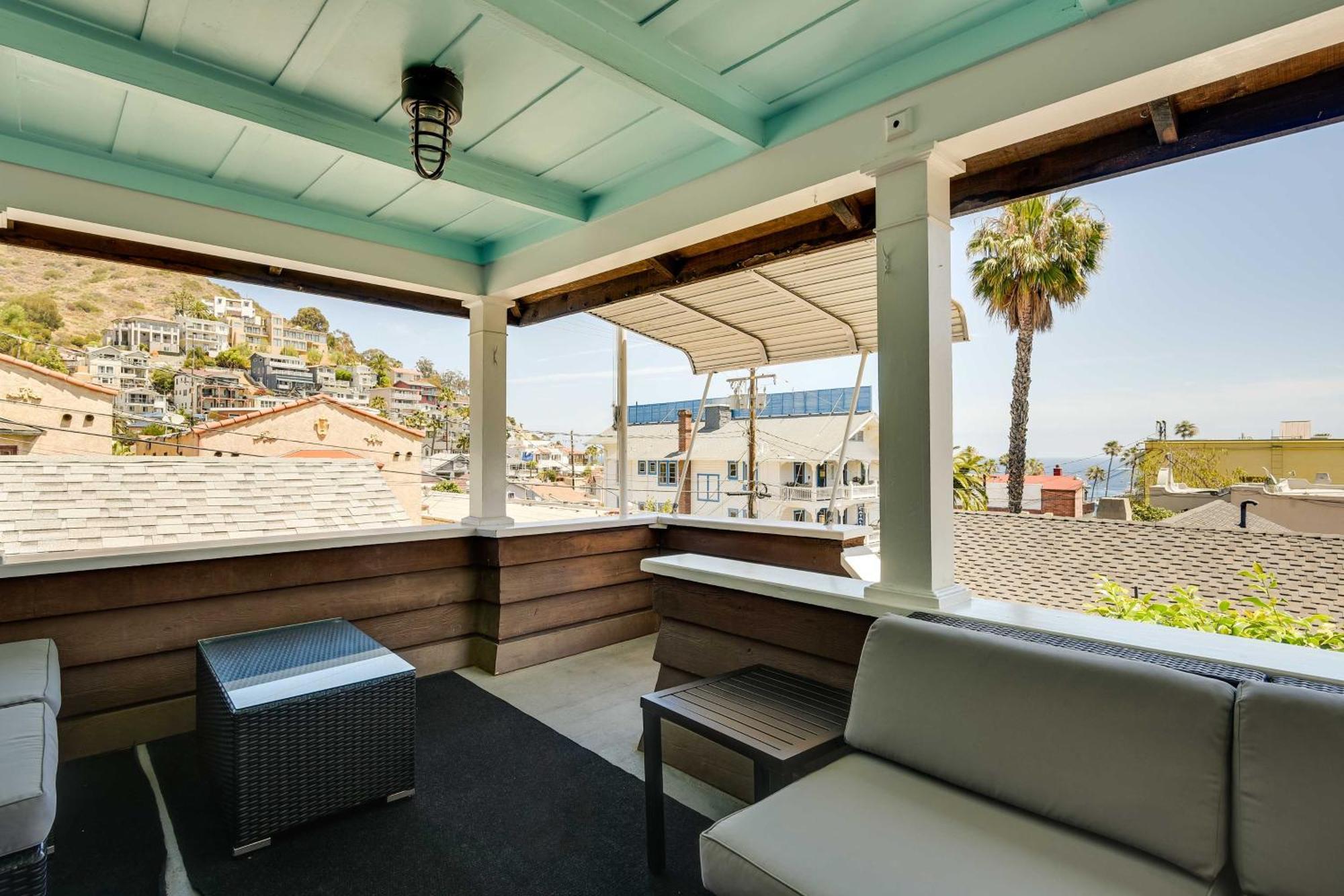 Charming Catalina Gem With Deck Walk To The Beach! Авалон Екстериор снимка