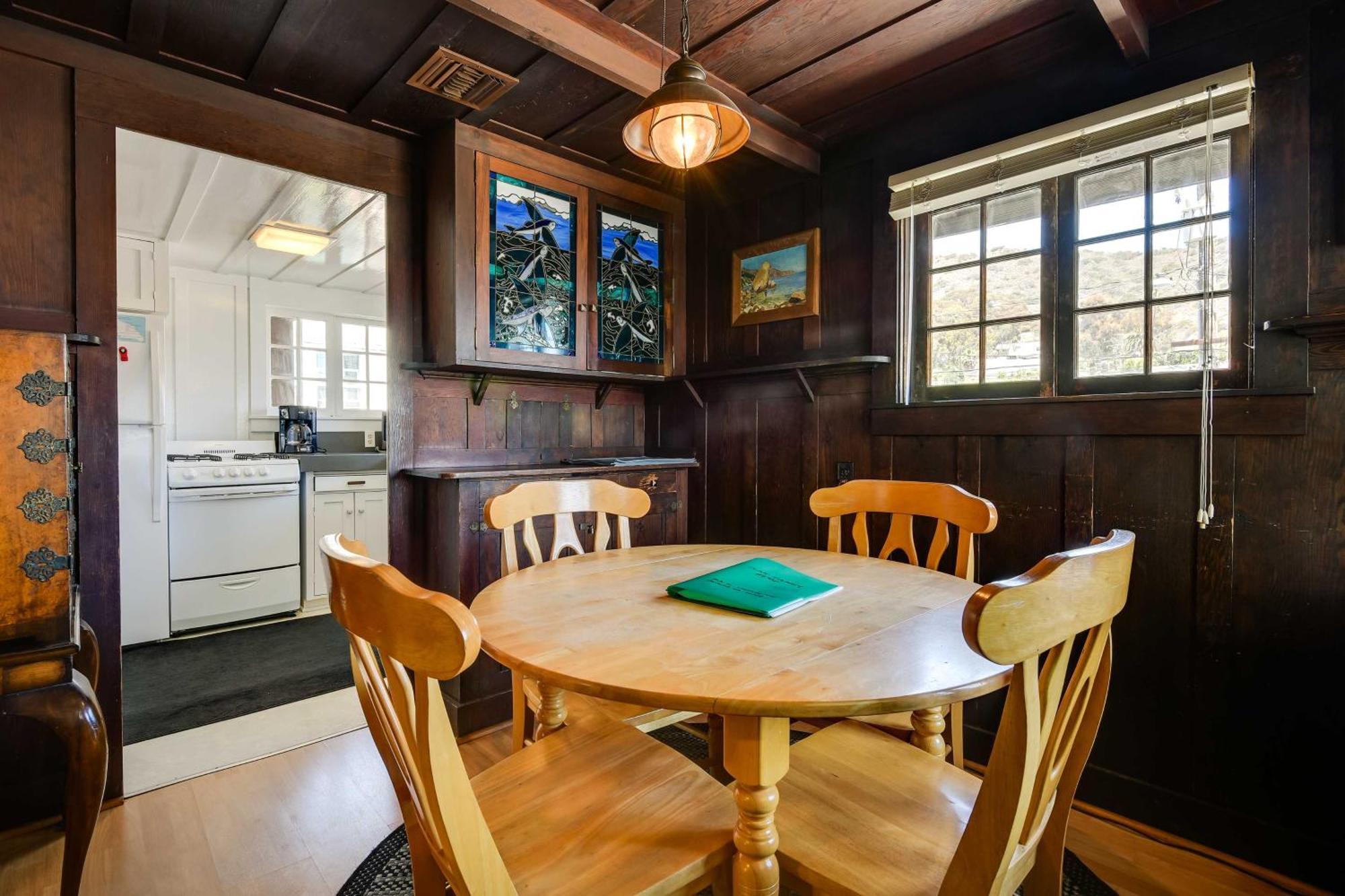 Charming Catalina Gem With Deck Walk To The Beach! Авалон Екстериор снимка