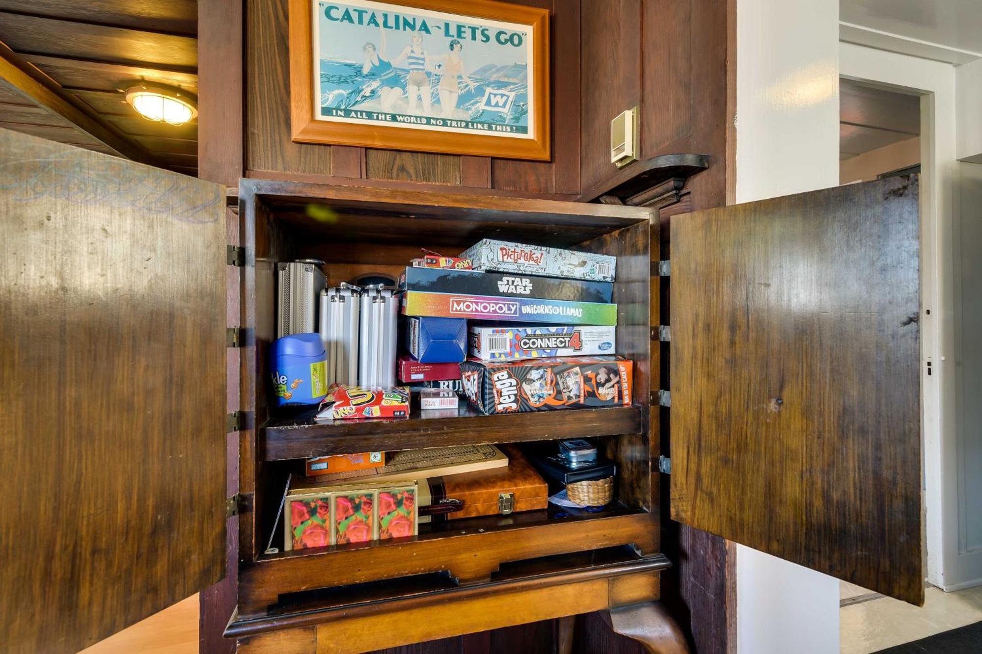 Charming Catalina Gem With Deck Walk To The Beach! Авалон Екстериор снимка